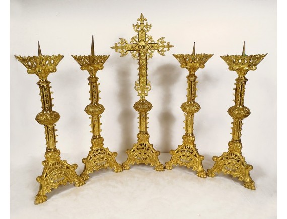 Garniture d autel 4 pique cierges croix crucifix laiton néo gothique XIXème