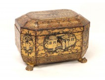 Box or enclosure Asian lacquered wood and gold, then Charles X nineteenth