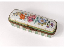 Small pill box porcelain Limoges flowers brass gilding twentieth century