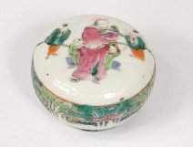 Chinese porcelain round box mandarin characters servants flowers twentieth