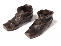 Pair sculptures woods shoes shoes master Nineteenth