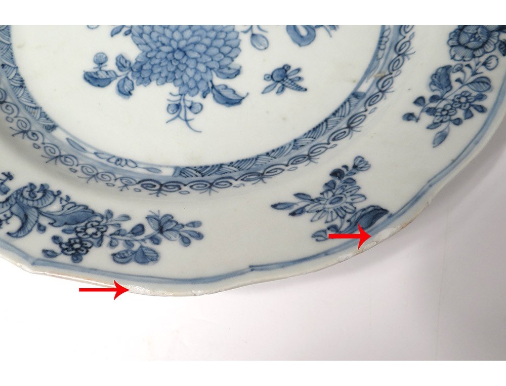 Assiette en porcelaine artisanale bleue motifs blancs – Amécla