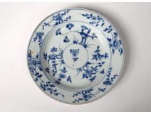 Porcelain hollow dish China India Company white blue flowers Kangxi eighteenth