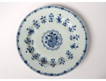 Porcelain hollow dish China India Company white blue flowers Kangxi eighteenth