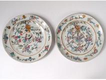 Pair dishes porcelain plates China characters Tongzhi gardens eighteenth