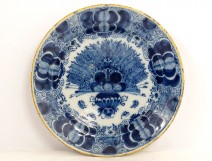 Delft earthenware dish claw feathers peacock white-blue eighteenth century