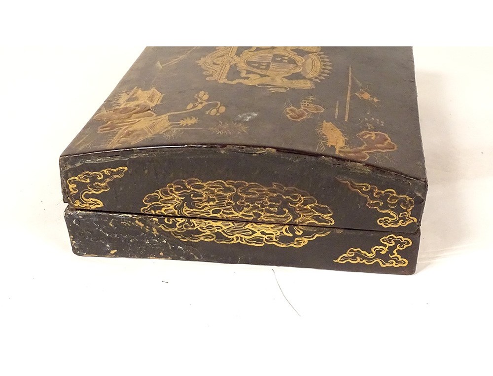 Coffret boîte à jeu laquée armoiries blason Comte jetons nacre lions XVIIIè