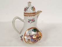 Porcelain coffee jug Compagnie Indes decor 18th century Mandarin Palette