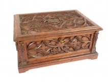 Gothic carved wooden box with coat of arms De Vernou de Bonneuil 19th century