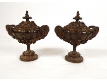 Pair of decorative bronze cassolettes with rams&#39; heads and vines, Napoleon III, 19th century