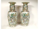 Paire grands vases porcelaine Chine famille verte scène palais dragons XIXè