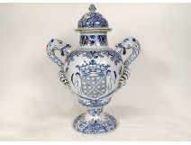 Vase pot covered earthenware Delft style coat of arms blazon blue monochrome 19th century