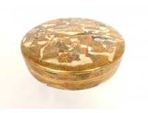 Round box porcelain Satsuma Japan characters gilding Meiji signed XIXth