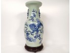 Vase balustre porcelaine blanc bleu Chine lions bouddhiques chiens Fô XIXè