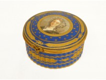 Porcelain round box Paris, portrait of an elegant woman, Napoleon III nineteenth