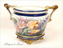 Paris porcelain jardiniere, decorated with flowers, Napoleon III nineteenth