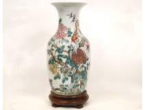 Chinese porcelain vase, decorated with a bird and chrysanthemums, late nineteenth