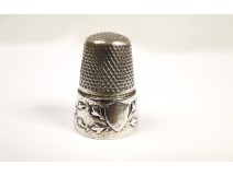 Thimble in silver, decorated with foliage and shield, Napoleon III nineteenth