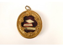 Reliquary, gilded metal pendant, dedicated to Saint Louis de Montfort, with a piece of jacket nineteenth