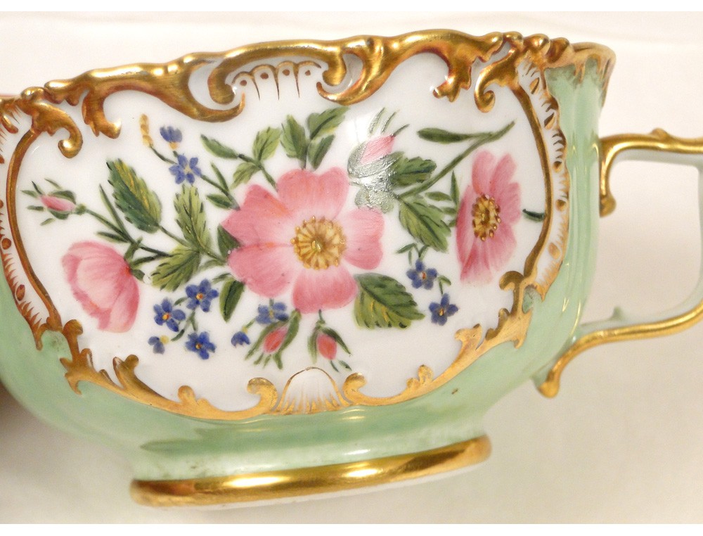 Porcelain cup signed Jacob Petit Paris, flowers and gilding, XIX