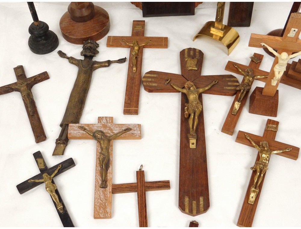 Lot 18 christ cross crucifix wood carving gilded silver 