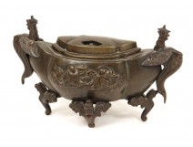 Japanese bronze incense burner asiastiques characters phoenix dragons nineteenth