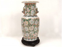 Chinese porcelain vase family green chrysanthemum flowers dragon eighteenth