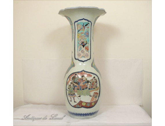 Large Japanese vase (92 cm), Samurai Butterfly, Meiji nineteenth