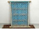 Fenêtre marocaine grille fer forgé bois peint Maroc Maghreb Atlas déco XXè