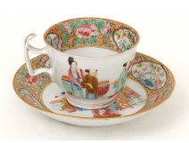 Tasse soucoupe porcelaine Canton personnages femmes mandarins Chine XIXème