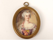 Miniature peinte portrait jeune femme fleurs cadre ovale laiton doré XIXème