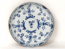 Assiette porcelaine chinoise blanc bleu fleurs Kangxi Chine XVIIIème siècle