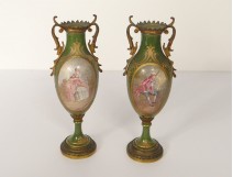 vase pair