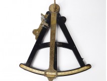 Octant marine navigation blackened wood gilded brass measurement eighteenth century